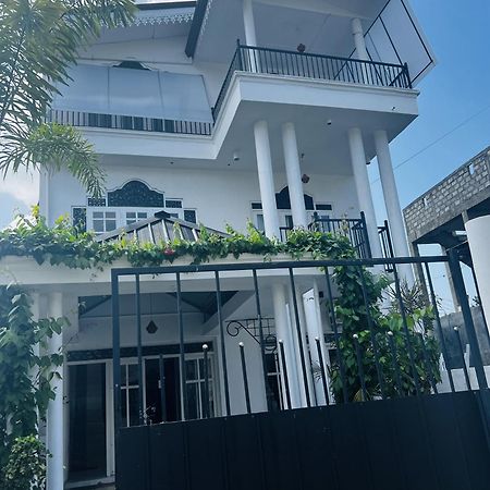 Ramlyn Guesthouse & Restaurant Negombo Luaran gambar