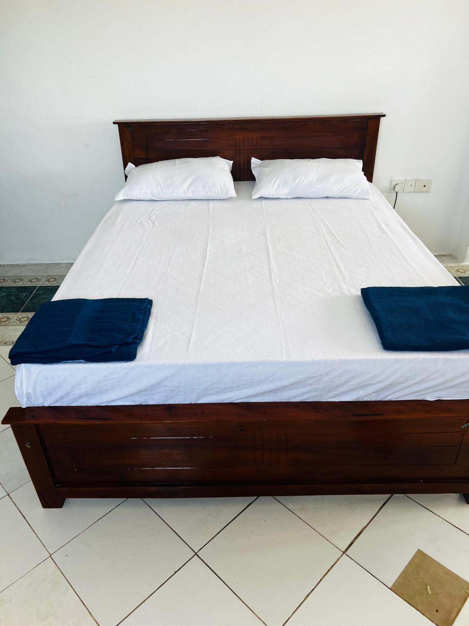 Ramlyn Guesthouse & Restaurant Negombo Luaran gambar