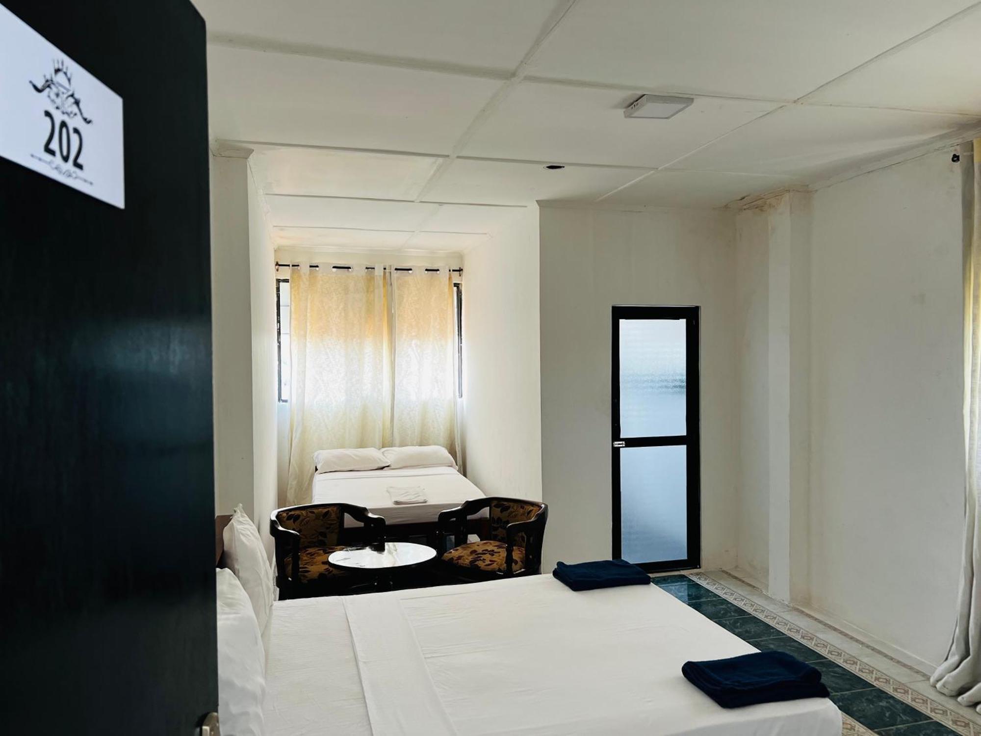 Ramlyn Guesthouse & Restaurant Negombo Luaran gambar