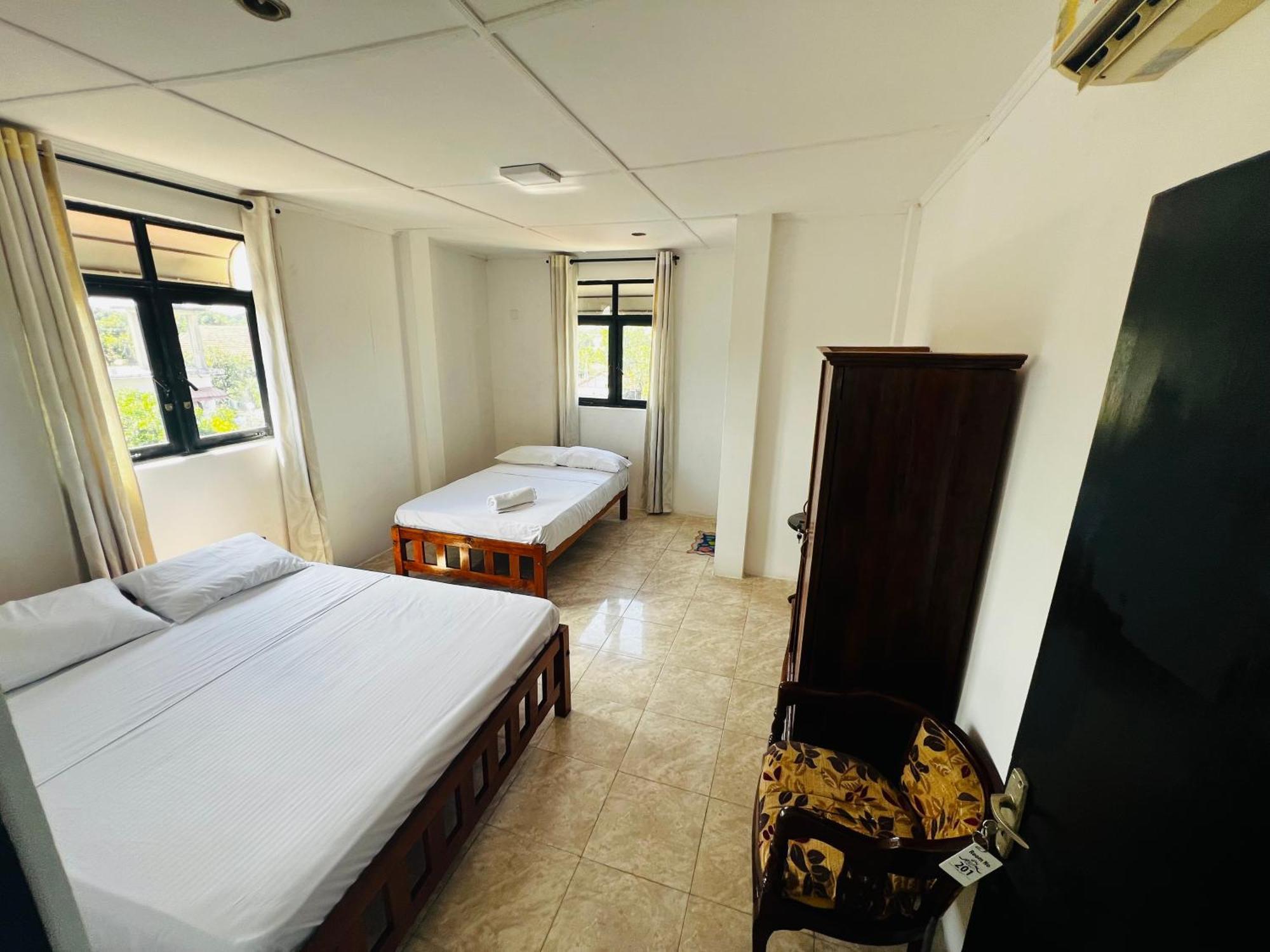 Ramlyn Guesthouse & Restaurant Negombo Luaran gambar