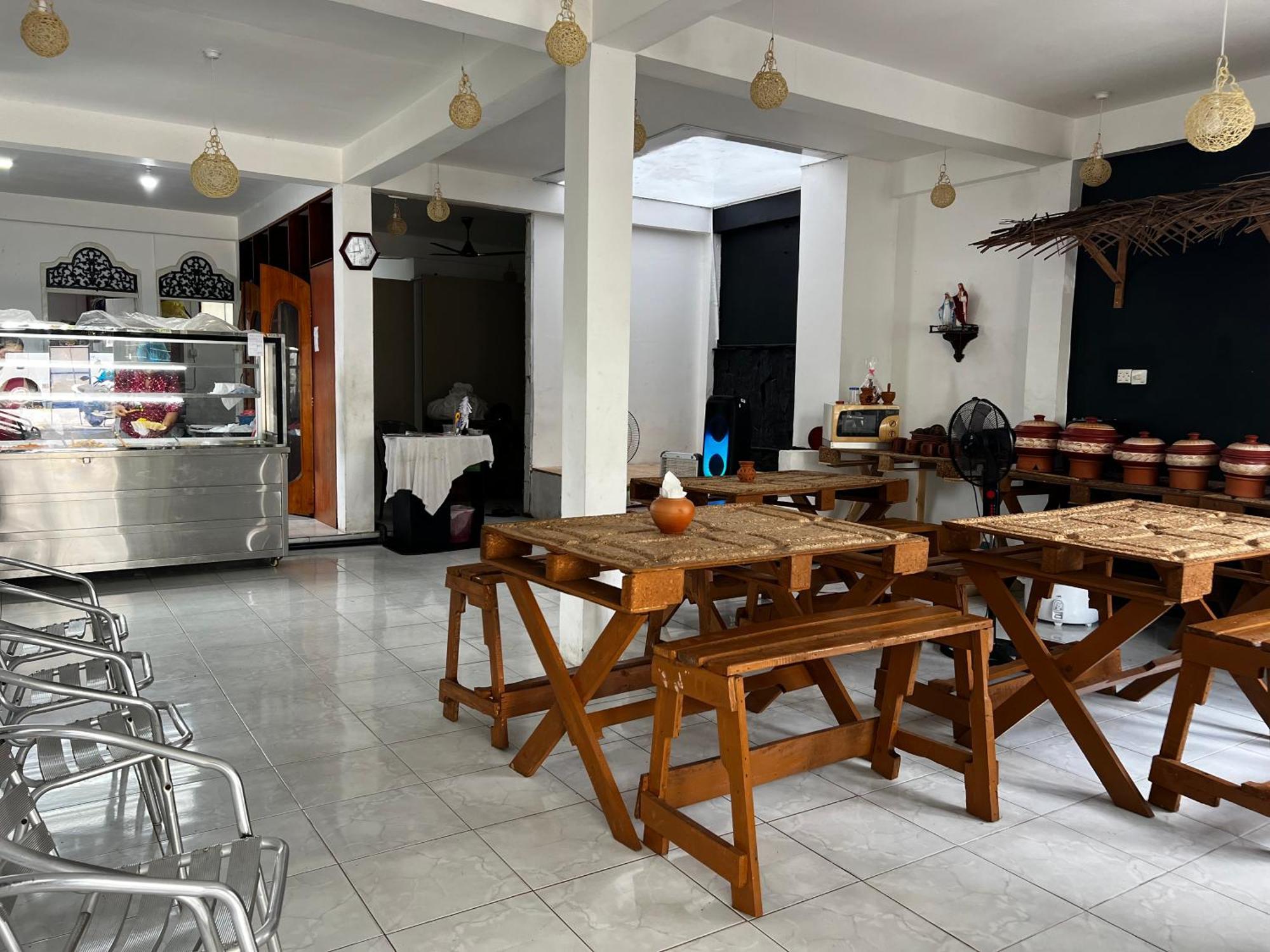 Ramlyn Guesthouse & Restaurant Negombo Luaran gambar