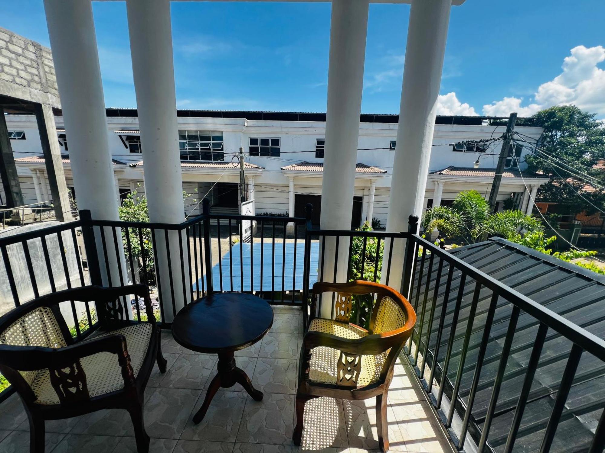 Ramlyn Guesthouse & Restaurant Negombo Luaran gambar