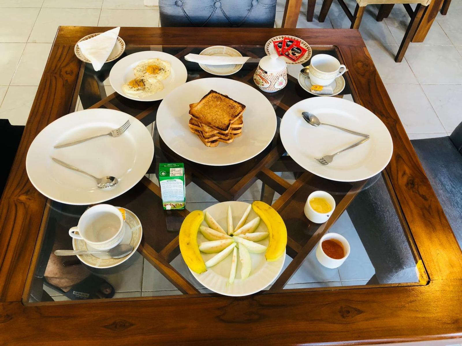 Ramlyn Guesthouse & Restaurant Negombo Luaran gambar